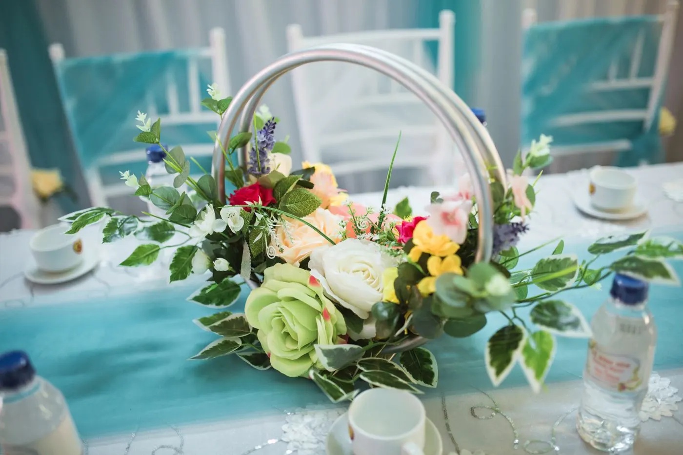 Arreglo floral para una mesa de evento